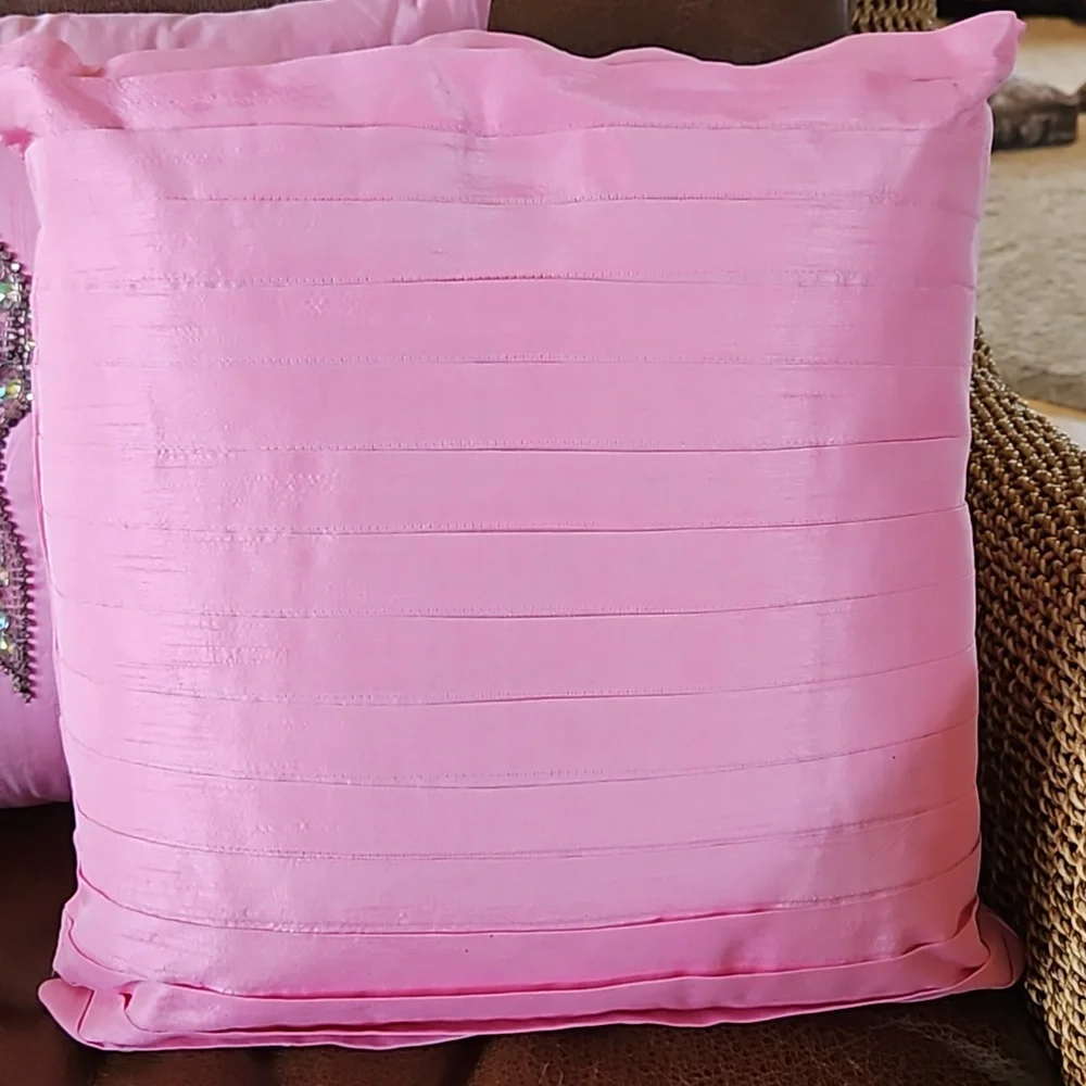 Throw Pillow Set Ribbons & Bows  Women Girls NWT